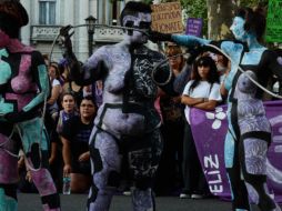 La marcha fue encabezada por las mujeres que están al frente de las ollas y los merenderos populares. EFE