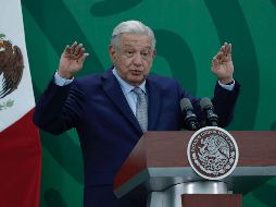 Además el Mandatario aseveró que a Felipe Calderón lo impusieron los oligarcas de México: Fox, los medios de información y las cúpulas empresariales. SUN