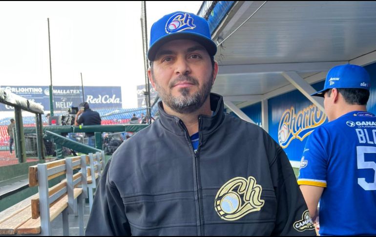 GIL VELÁZQUEZ. Jalisco apostará por este manager que justo ahora se desempeña como el coach de primera base en el equipo mexicano que disputará el Clásico Mundial de Beisbol. TWITTER / @charrosbeisbol
