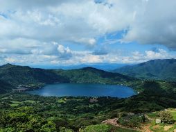 Desde el mirador, la laguna de Santa María del Oro luce espectacular. EL INFORMADOR/I. Ortega