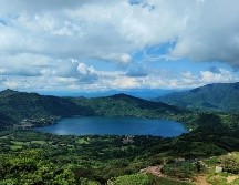 Desde el mirador, la laguna de Santa María del Oro luce espectacular. EL INFORMADOR/I. Ortega