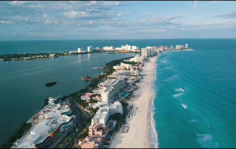 México fue el tercer país más visitado en el mundo en 2020, en el marco de la pandemia de COVID, con Cancún como uno de los destinos favoritos de los extranjeros. ESPECIAL/Foto de Gerson Repreza en Unsplash