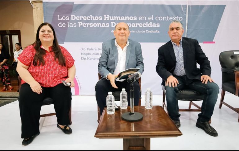 La diputada Hortensia Noroña, Rubén Moreira Valdés, coordinador de los diputados del PRI en la Cámara baja y el diputado Hugo Contreras Zepeda. ESPECIAL