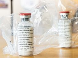 El remdesivir, inyectado por vía intravenosa durante 10 días, acelera la recuperación de los pacientes hospitalizados por COVID-19, decía un estudio publicado por la revista médica New England Journal of Medicine. AFP / ARCHIVO