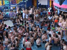 En medio de diversión y un fuerte operativo de seguridad, estudiantes de EU y Canadá vienen a disfrutar de sus vacaciones a Cancún. EFE/A. Cupul