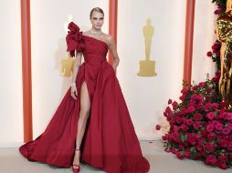 Cara Delevingne en Elie Saab. AP/ Jordan Strauss