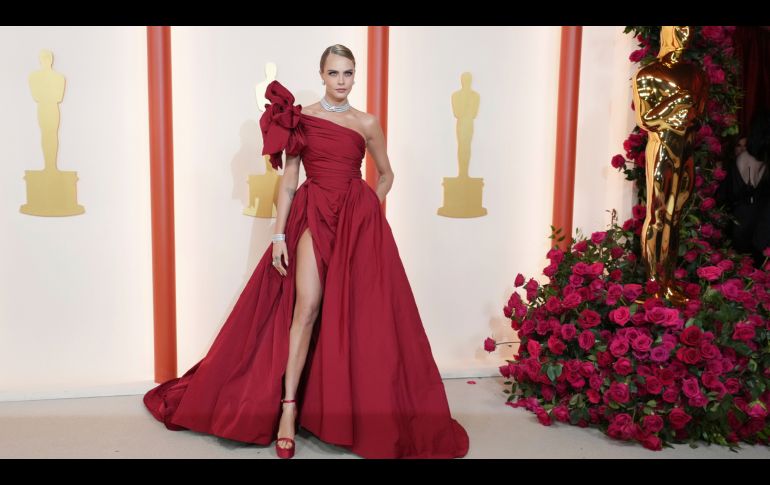 Cara Delevingne en Elie Saab. AP/ Jordan Strauss