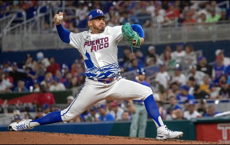 El abridor José de León empató un récord del Clásico al recetar 10 ponches en cinco innings y dos tercios. EFE/C. Herrera