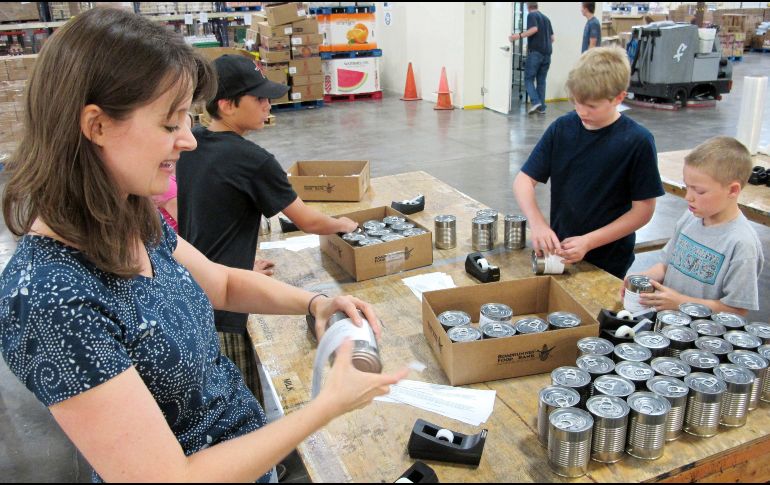 La bacteria Clostridium botulinum puede entrar al organismo a través de heridas o por consumir alimentos mal enlatados o mal conservados y ocasionar botulismo. AP / ARCHIVO