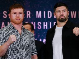 Canelo Álvarez y Ryder se vieron las caras esta tarde en el Estadio Akron. EFE/Ryder