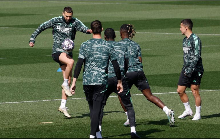 Benzema. El francés (con balón) vuelve tras lesión. EFE/J. Guillén