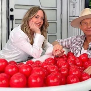 Andrea Legarreta y Erik Rubín son criticados por irse de vacaciones juntos