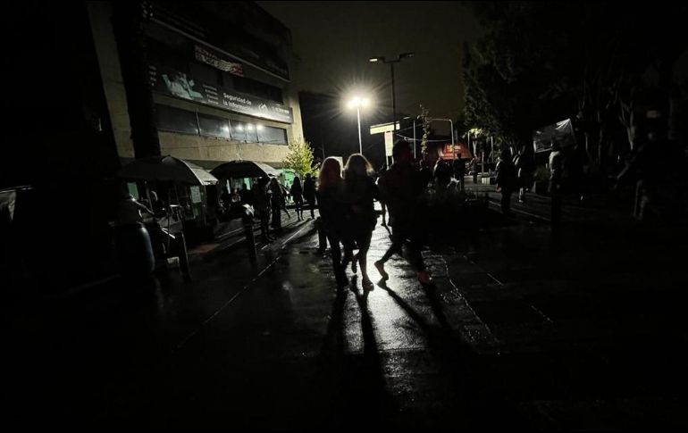 Se quedaron sin luz las colonias Narvarte, Del Valle, Roma, Doctores, Condesa y varias avenidas y zonas del Centro Histórico. SUN
