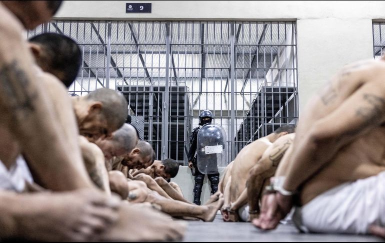 Ayer 2 mil pandilleros más entraron al Centro de Confinamiento del Terrorismo. XINHUA/Presidencia de El Salvador