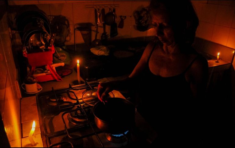 Cerca de las 20:09 horas se alcanzó el restablecimiento de 260 mil 420 usuarios, lo que representa 96% del total. EFE/Archivo