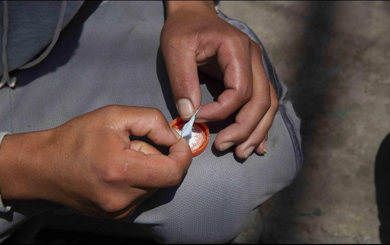 Las personas adictas al fentanilo suelen ingerirlo por la nariz, fumado, inyectado, en pastillas, sobre papel secante, en parches que se colocan sobre la piel o líquido. SUN / ARCHIVO