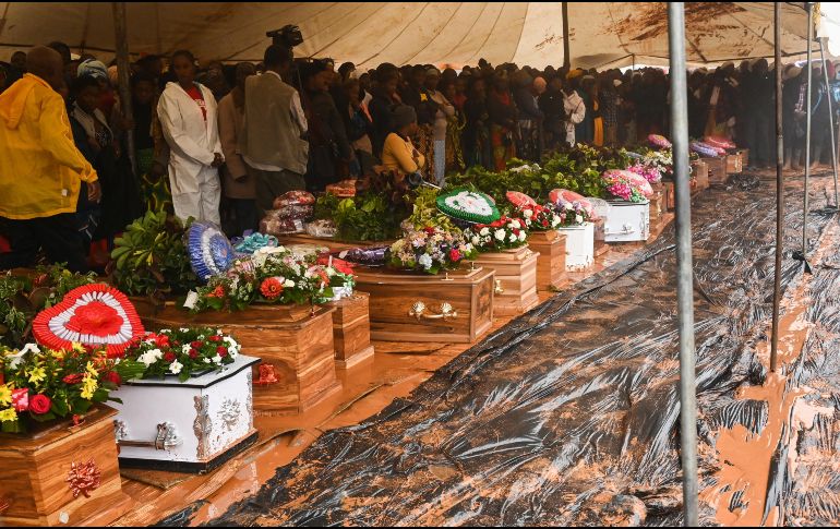 Decretó catorce días de duelo para 