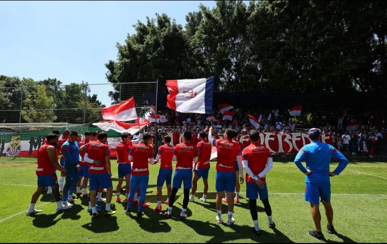 Toda una fiesta rojiblanca fue lo que se vivió en Verde Valle. ESPECIAL/Chivas