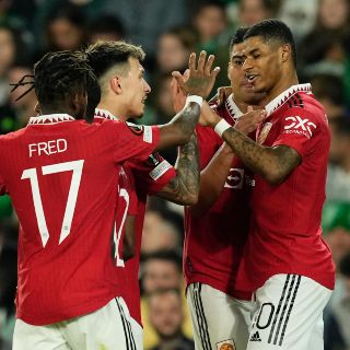 Sin despeinarse, Manchester United vence al Betis y avanza en la Europa League
