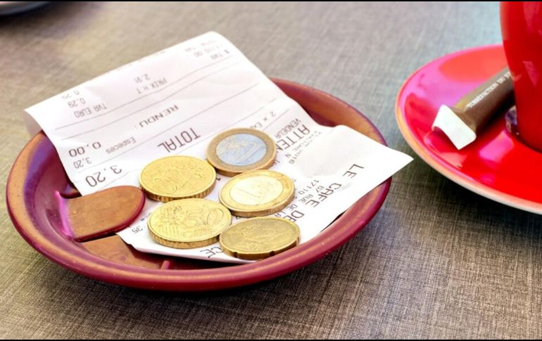 La propina no es obligatoria y si decides dar tú pones la cantidad. ESPECIAL