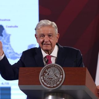 Gustavo de Hoyos tiene un "pensamiento monárquico", critica López Obrador