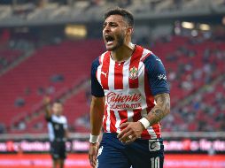 El 10 rojiblanco enfatizó en un post que “NUNCA” se iría con el rival, pues va con “Chivas hasta la muerte”. Imago 7