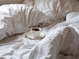 Son pocas las personas quienes pasan ocho horas o más debajo de las sábanas. ESPECIAL/Foto de Taisiia Shestopal en Unsplash