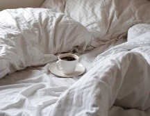 Son pocas las personas quienes pasan ocho horas o más debajo de las sábanas. ESPECIAL/Foto de Taisiia Shestopal en Unsplash