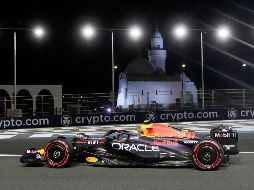 CHECO PÉREZ. En el primer libre, el mexicano acabó en el segundo sitio, también detrás de Verstappen. AP / L. Bruno