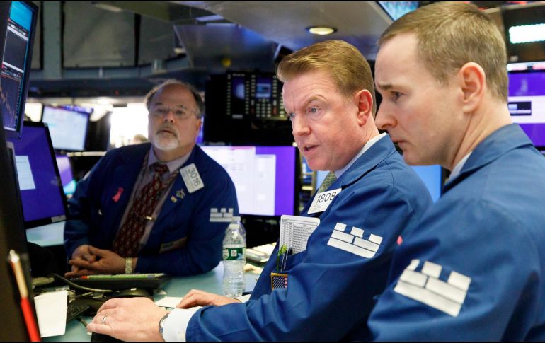 Todos los sectores cerraron en rojo y las mayores bajadas fueron para el financiero y el inmobiliario. EFE/ARCHIVO