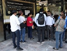 Contribuyentes que acudieron a las oficinas del SAT se quejaron de la tardanza en la atención. EL INFROMADOR/ ALONSO CAMACHO