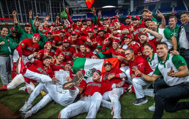 Luego de que se vieran abajo por cuatro carreras desde el primer inning, el equipo mexicano revirtió la situación y de estar tirado en la lona se levantó para noquear a los boricuas. EFE / C. Herrera