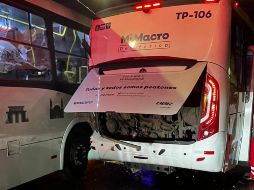 Las dos unidades del Peribús chocaron en el cruce de Nuevo Periférico Oriente y la avenida Betania. ESPECIAL