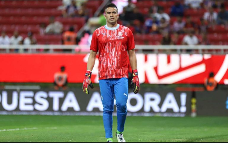 Los porteros ya salen a calentar. EL INFORMADOR / C. Zepeda