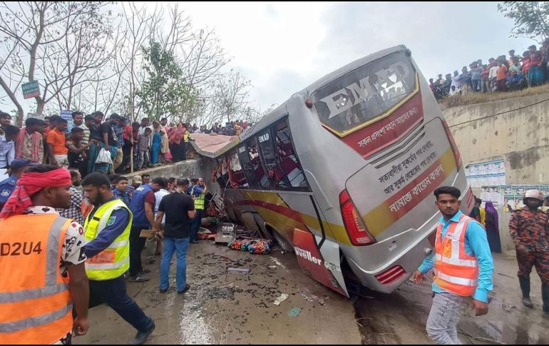 Unas ocho mil personas mueren cada año en accidentes de tráfico en Bangladesh. EFE/A. Kindu