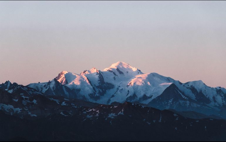 Las densas nubes le impidieron a los helicópteros llegar al lugar a tiempo. ESPECIAL/Foto de Andrea Caramello en Unsplash