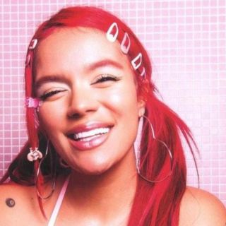 Así reaccionaron los fans de Karol G tras sus fotos editadas en una revista mexicana