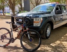 Los oficiales le dieron alcance y lo aseguraron cuadras más adelante a bordo de la bicicleta. CORTESÍA