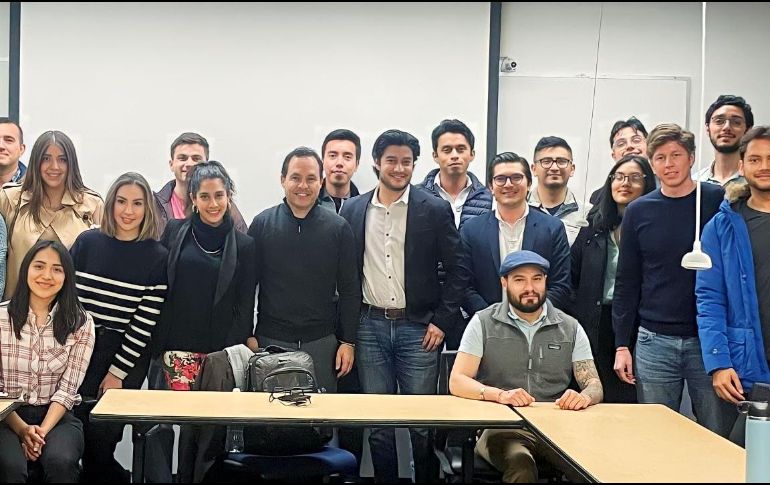 El senador Clemente Castañeda acudió a la Biblioteca de Negocios, dentro de la Universidad de Columbia, en Nueva York. ESPECIAL