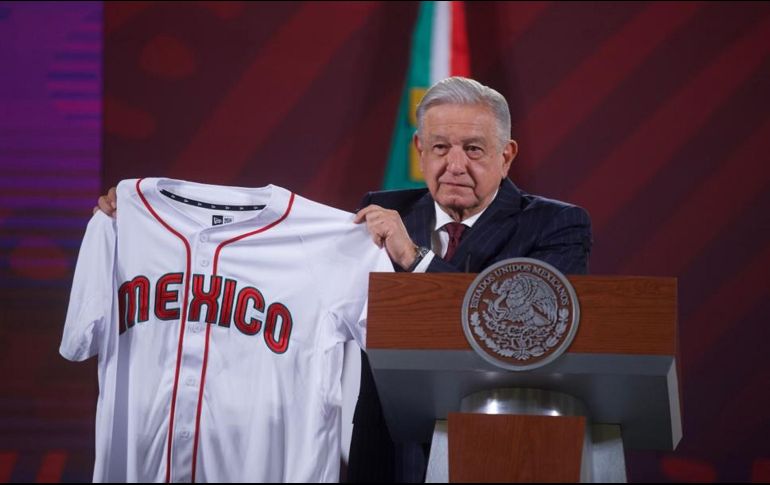 El Mandatario siempre ha mostrado su pasión por el béisbol. SUN / ARCHIVO