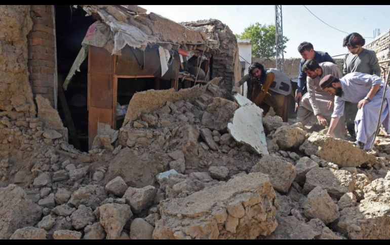 Las víctimas murieron al derrumbarse varios techos. AP