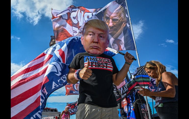 Solo unos cuantos seguidores de Trump se reunieron este martes. AFP