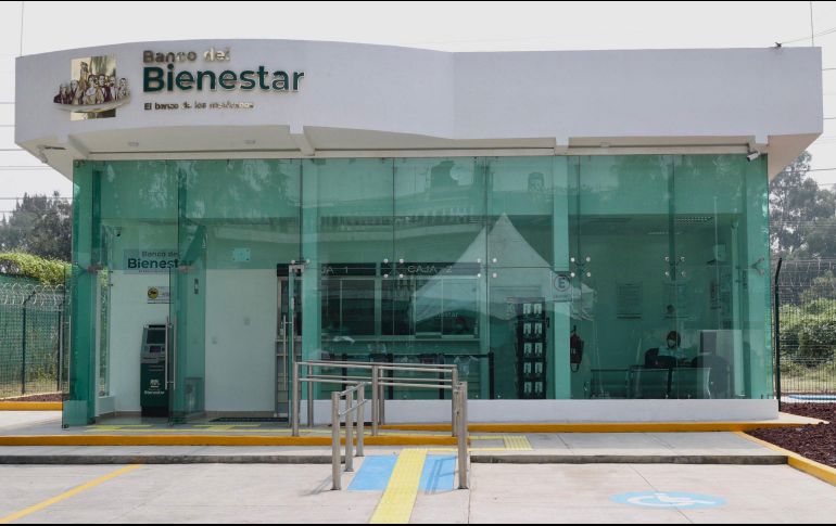 Si el usuario aún no cuenta con el aviso de recoger su nueva tarjeta, no significa que dejará de recibir el apoyo, el proceso es paulatino; el propósito es migrar a todos al Banco del Bienestar. EL INFORMADOR / ARCHIVO