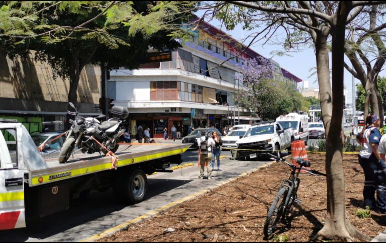 El accidente dejó dos transeúntes heridos. ESPECIAL