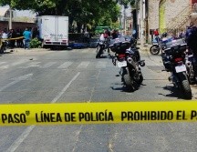 Tres personas escaparon en una motocicleta y fueron perseguidas por policías. ESPECIAL