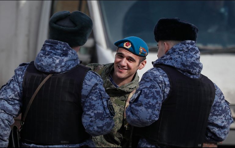 Consecuencia de las hostilidades por la Federación Rusa, los residentes son deportados con la excusa de evacuación. EFE/KOCHETKOV