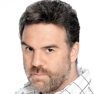 Ari Telch sale a defenderse y responde a críticas por foto con Rebecca Jones  (VIDEO)