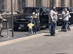 Ahora la polémica envuelve a José Ramón, hijo de López Obrador, por usar dos camionetas de lujo a la salida de Palacio Nacional. ESPECIAL