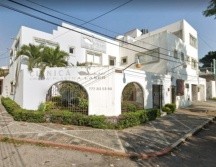 Personal de la clínica la encontró, llamó a los servicios de emergencia, pero ya estaba muerta. ESPECIAL