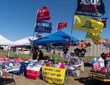 En los alrededores del aeropuerto de Waco, donde Donald Trump inicia su campaña, se vive una fiesta con productos dirigidos a sus simpatizantes, entusiasmados por verlo en las elecciones. AFP / S. Cordeiro